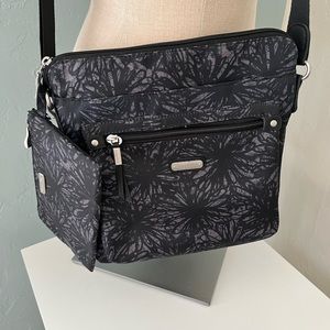 Baggallini Crossbody w/Wristlet